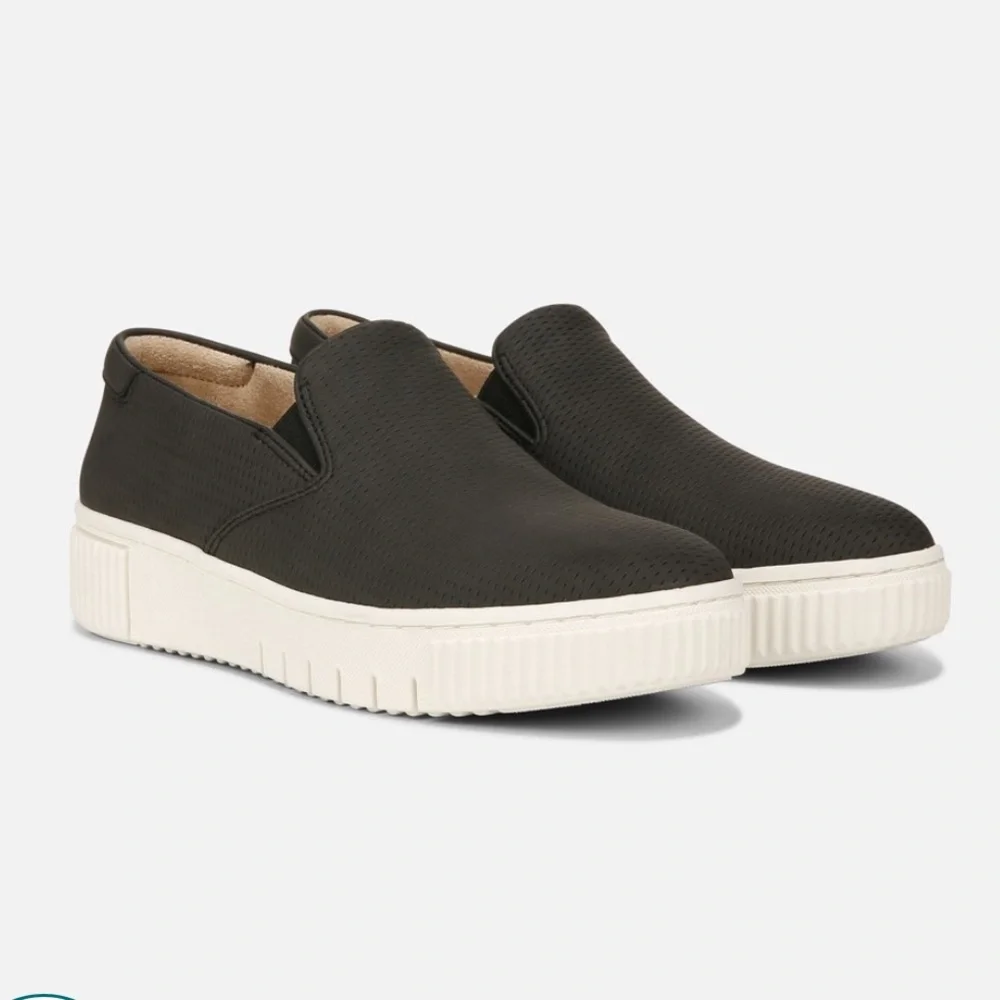 Soul by naturalizer slip on shoe